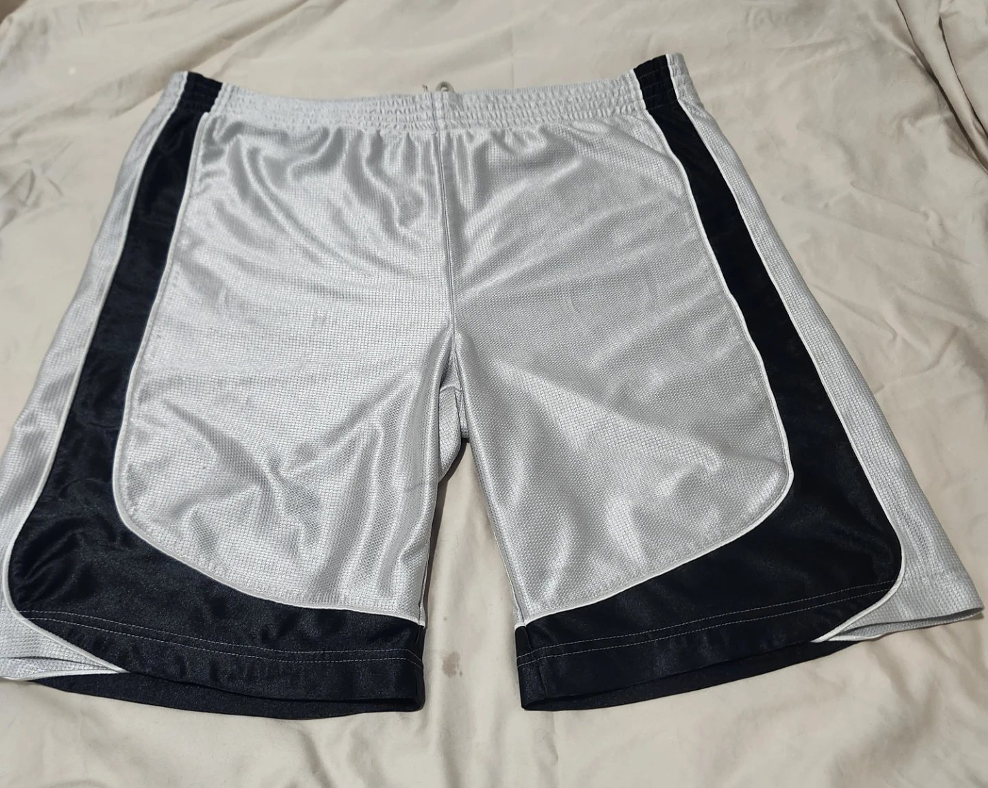 Men's Athletic/Basketball  🏀  Shorts Silver Black