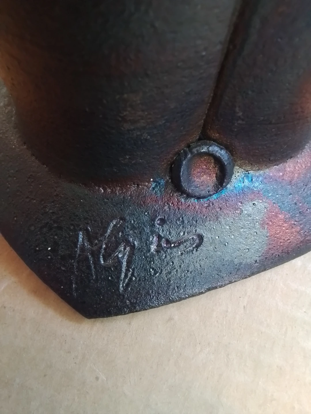 Unique Raku-Fired Studio Pottery Vase – Signed "NG" - photo 4