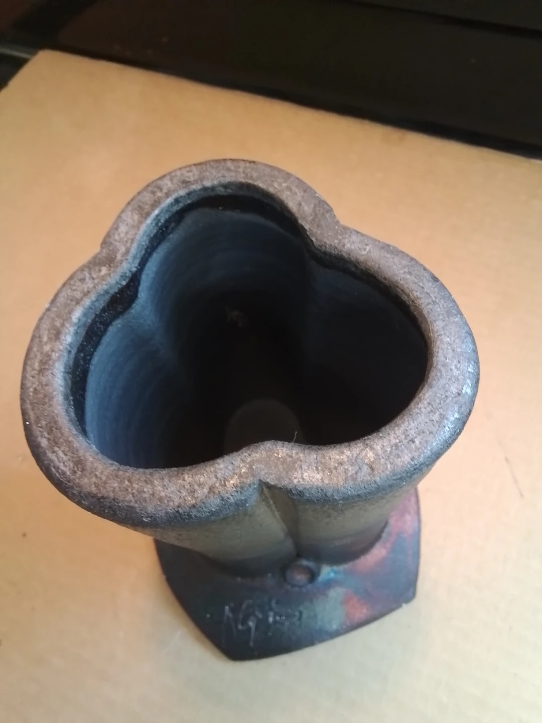 Unique Raku-Fired Studio Pottery Vase – Signed "NG" - photo 5