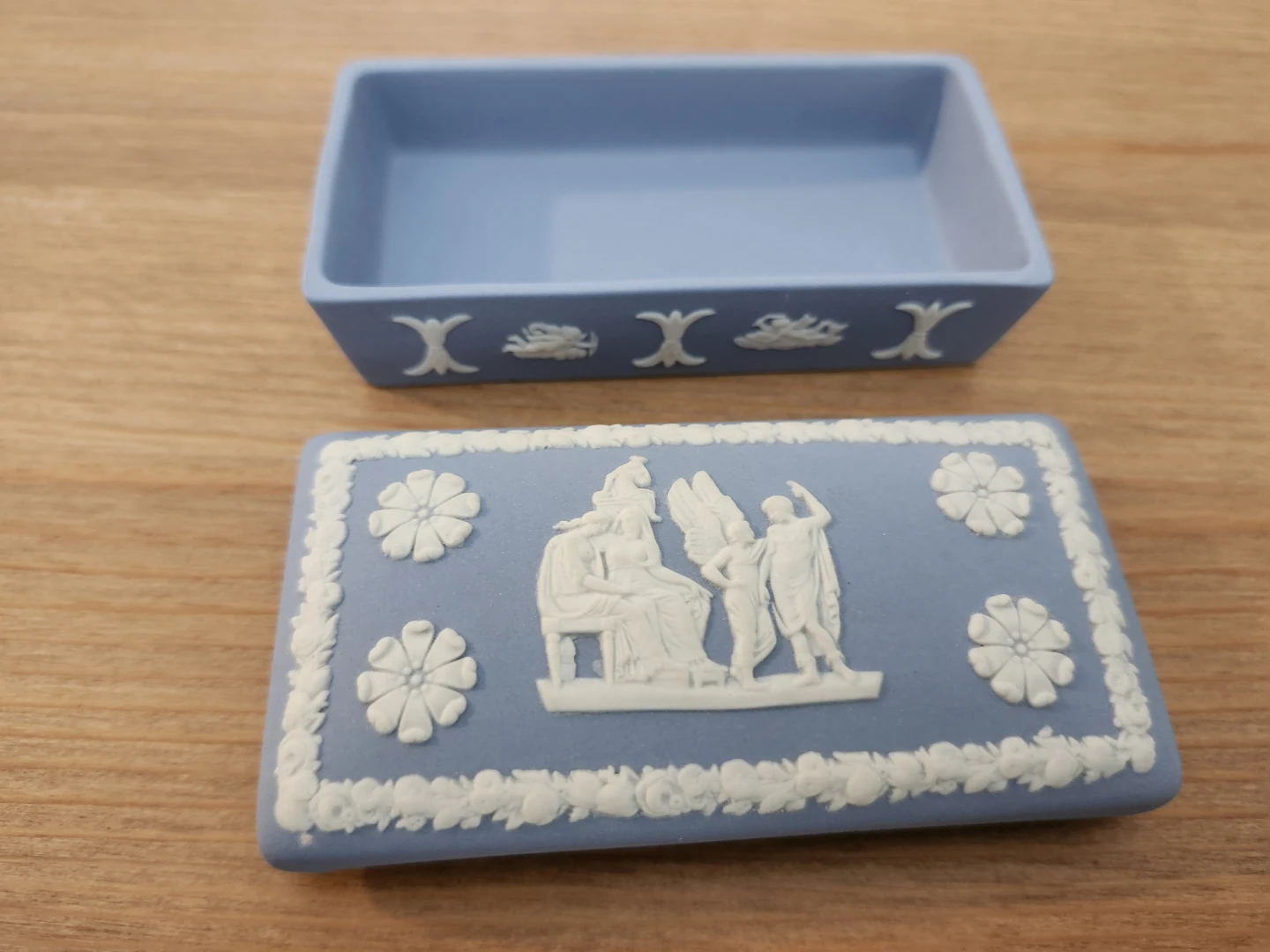 Small Blue Jasperware Trinket Box - photo 3