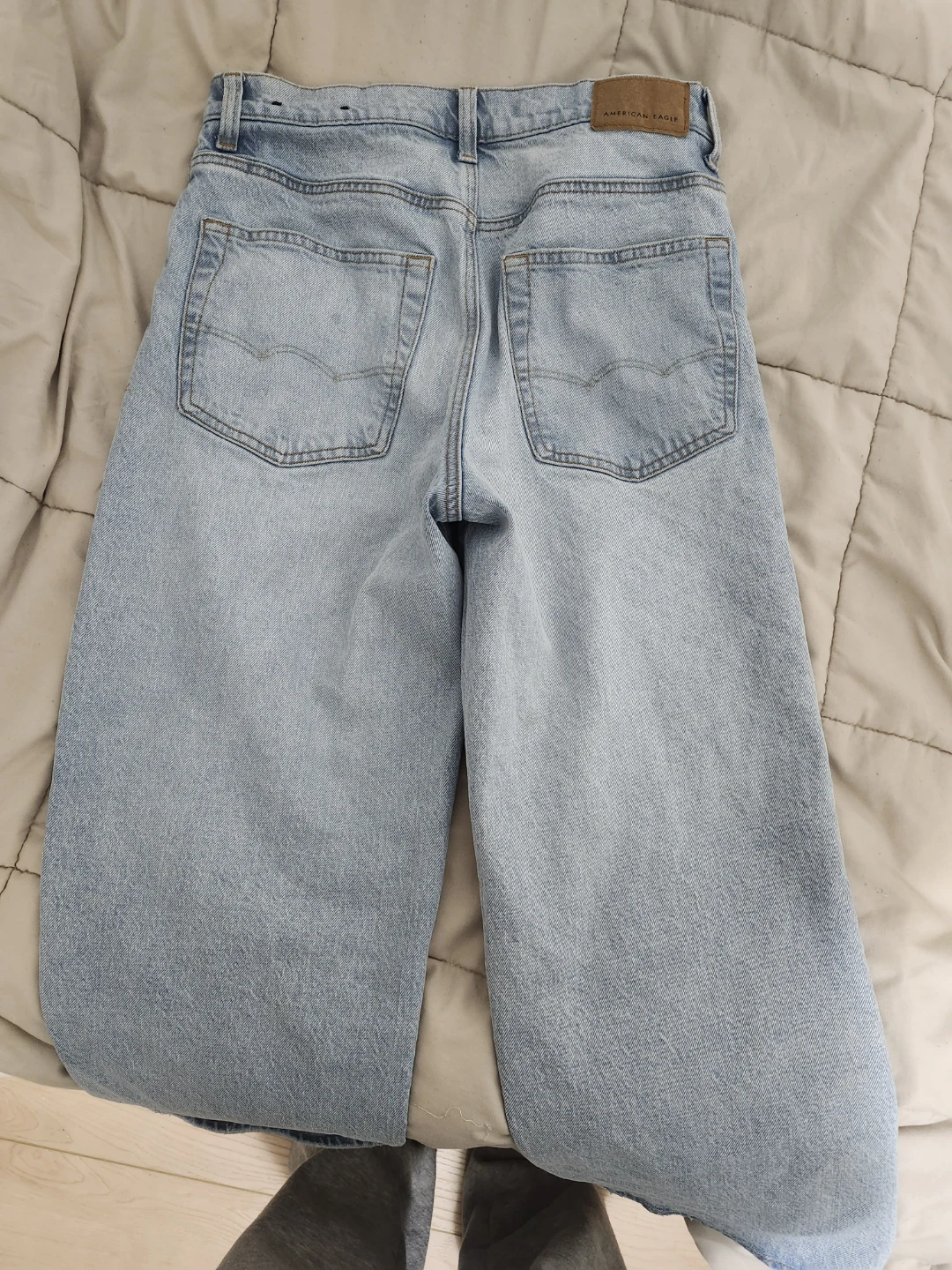 American Eagle Wide Leg Jeans - Light Wash