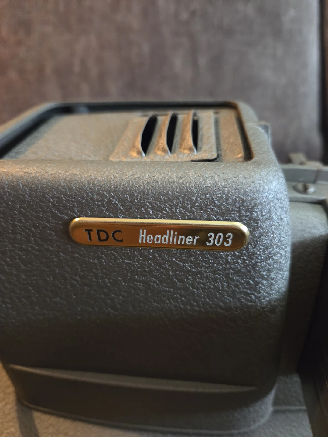TDC Headliner 303 Slide Projector - photo 3