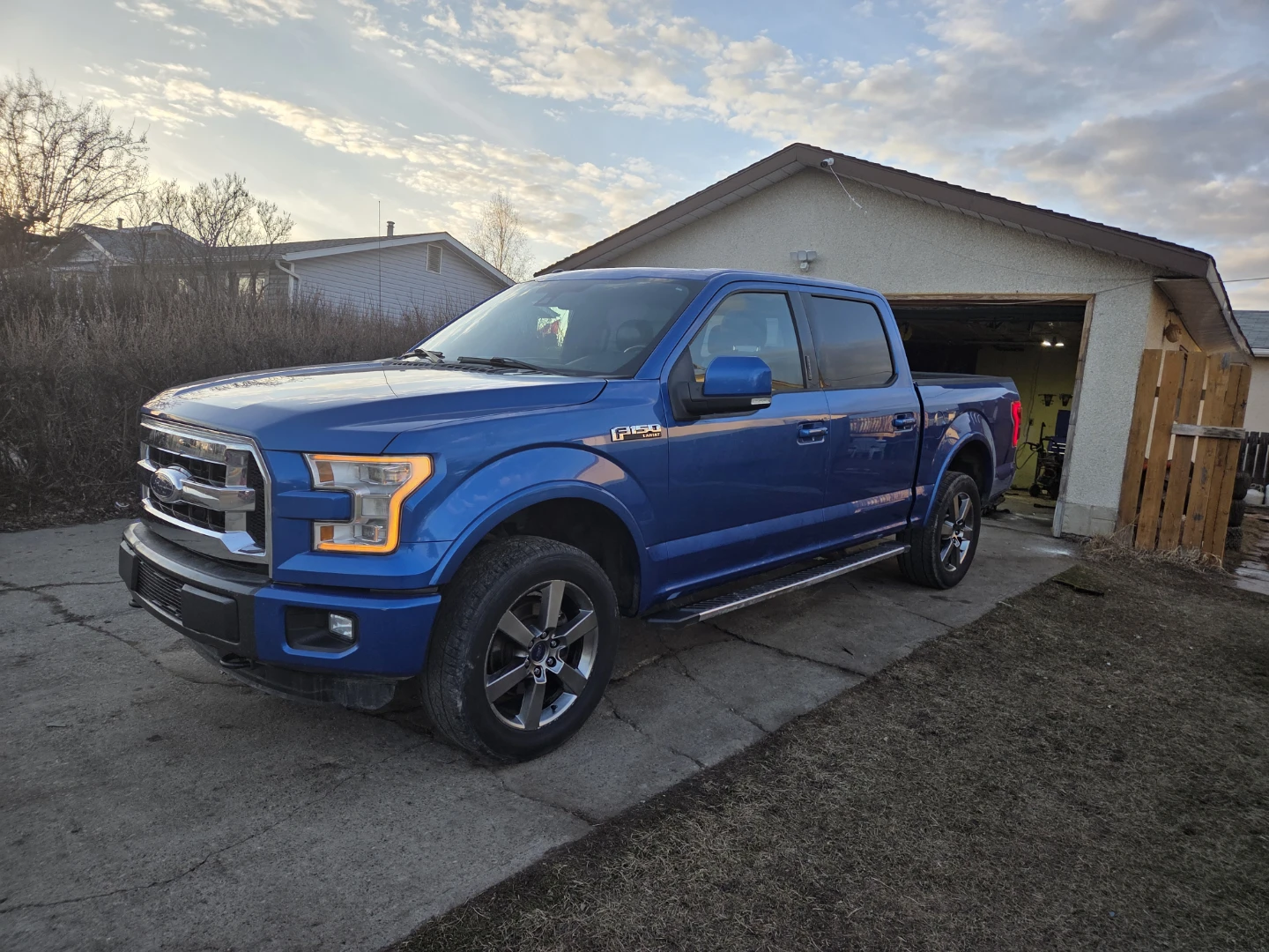 Blue Ford F-150 Lariat Truck - photo 2