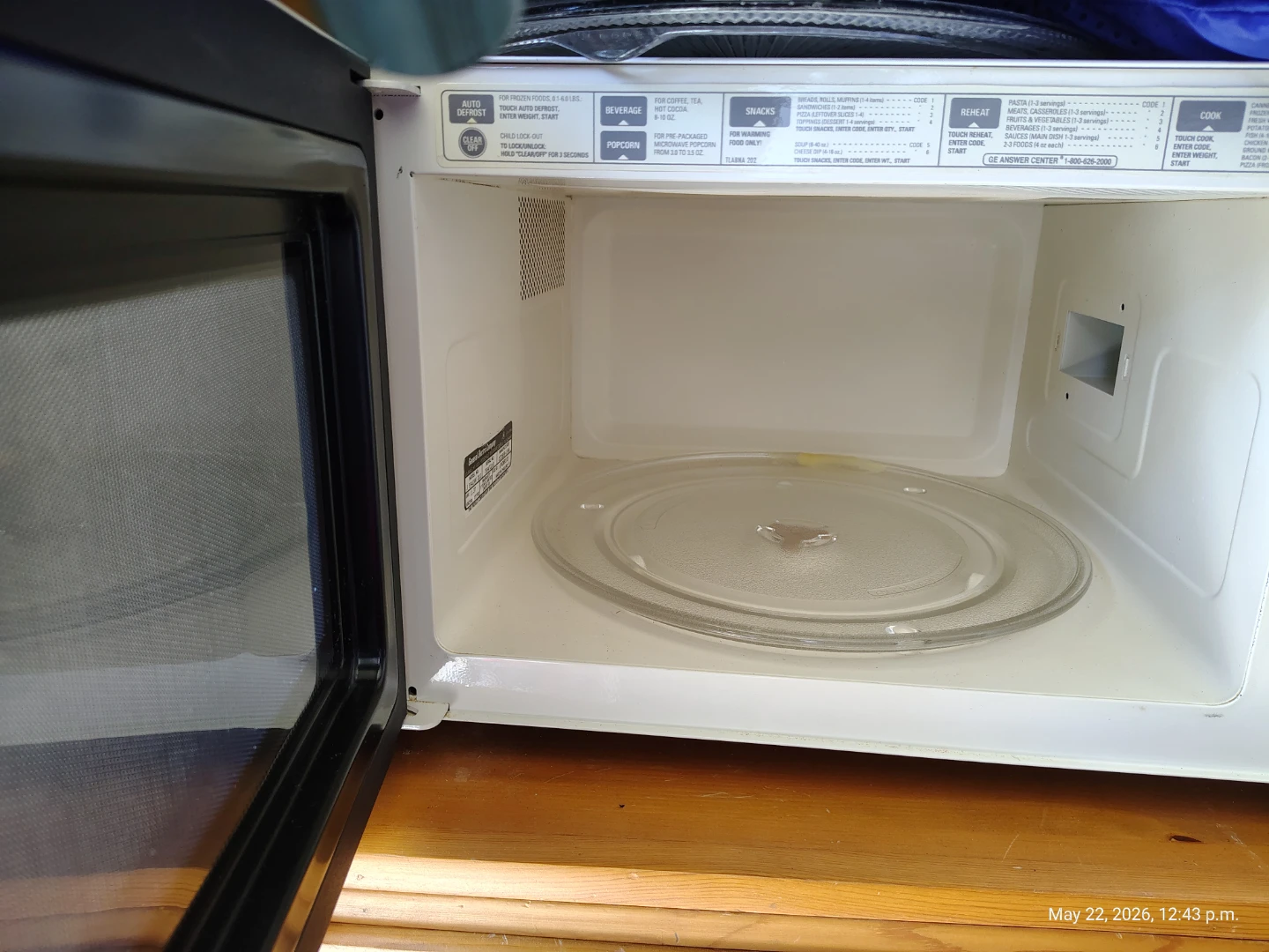 GE 1000 Watt Microwave - photo 3