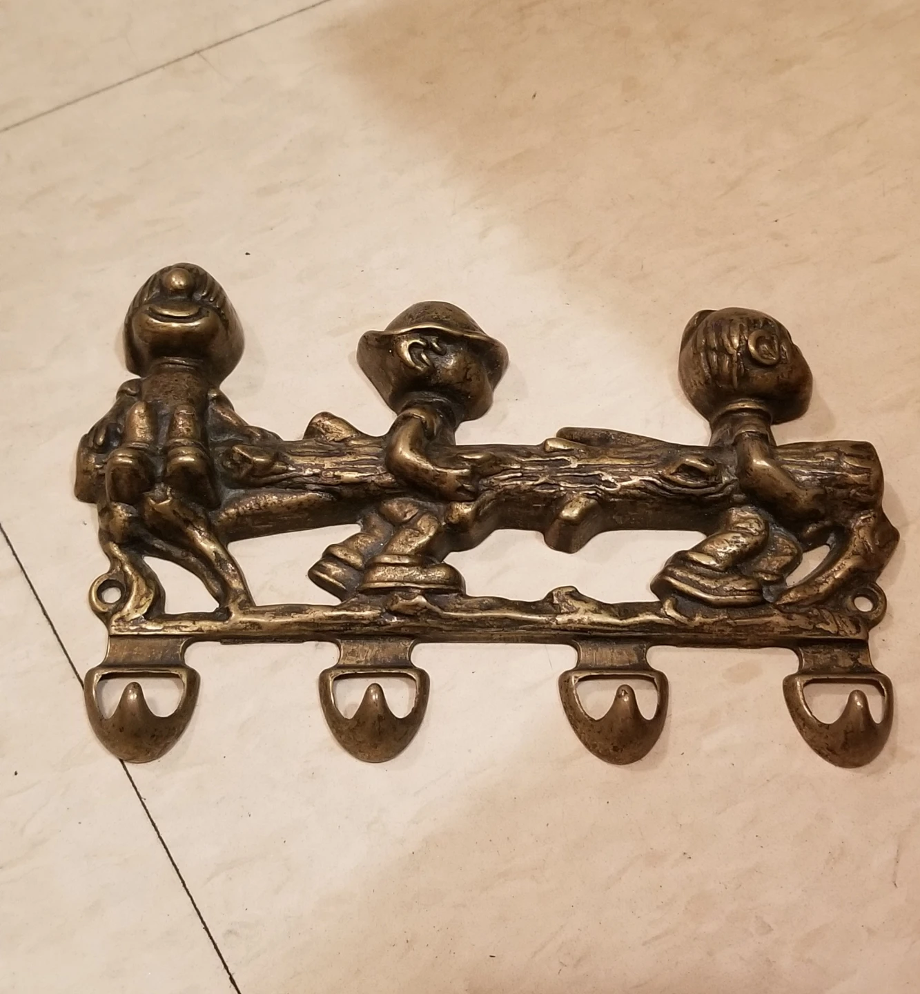 Vintage Brass 4-Hook wall decor