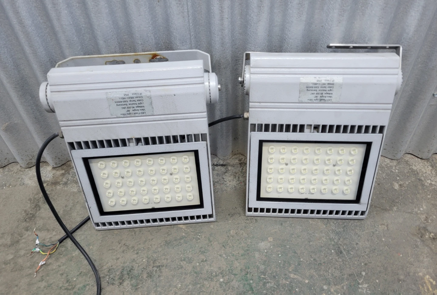 2 x 100W LED Flood Lights - photo 3
