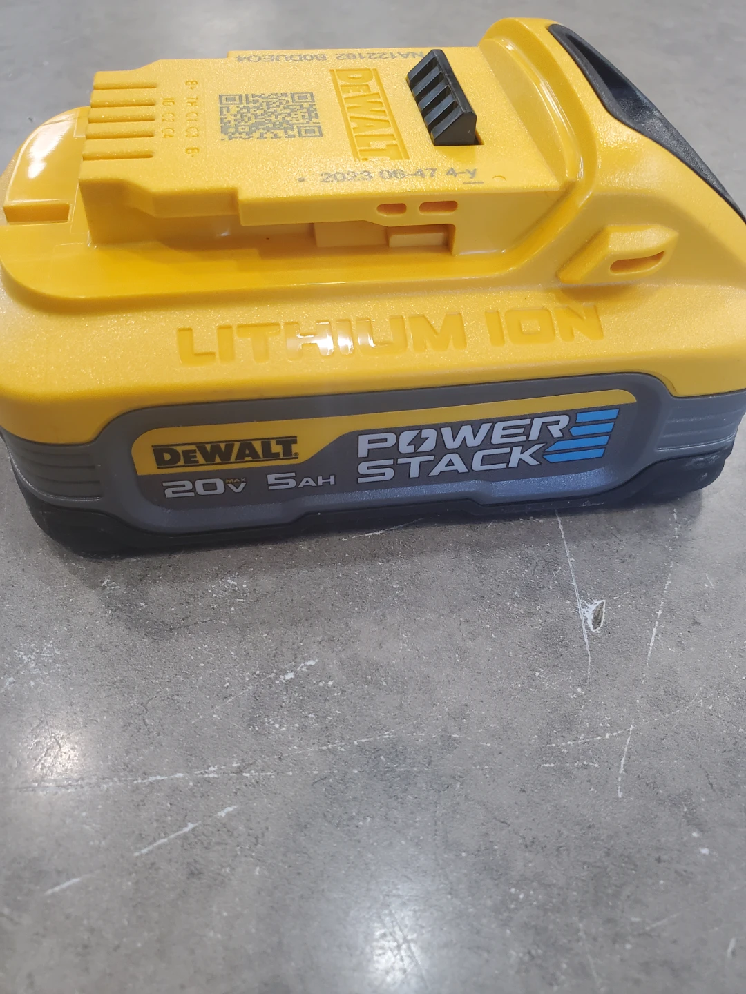 DEWALT 20V 5Ah POWERSTACK Lithium Ion Battery - photo 2