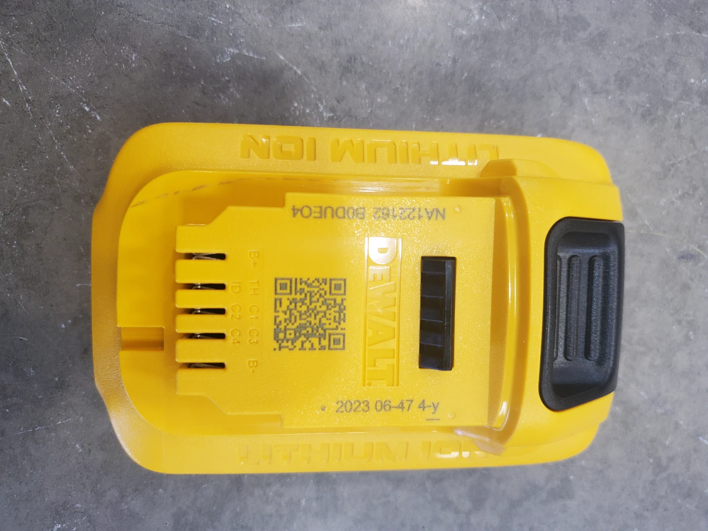 DEWALT 20V 5Ah POWERSTACK Lithium Ion Battery - photo 3