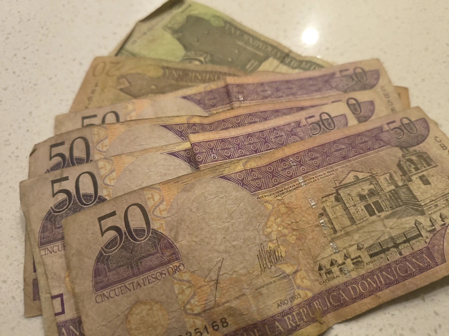 Dominican Pesos Oro Banknotes and Coin Bundle - photo 2