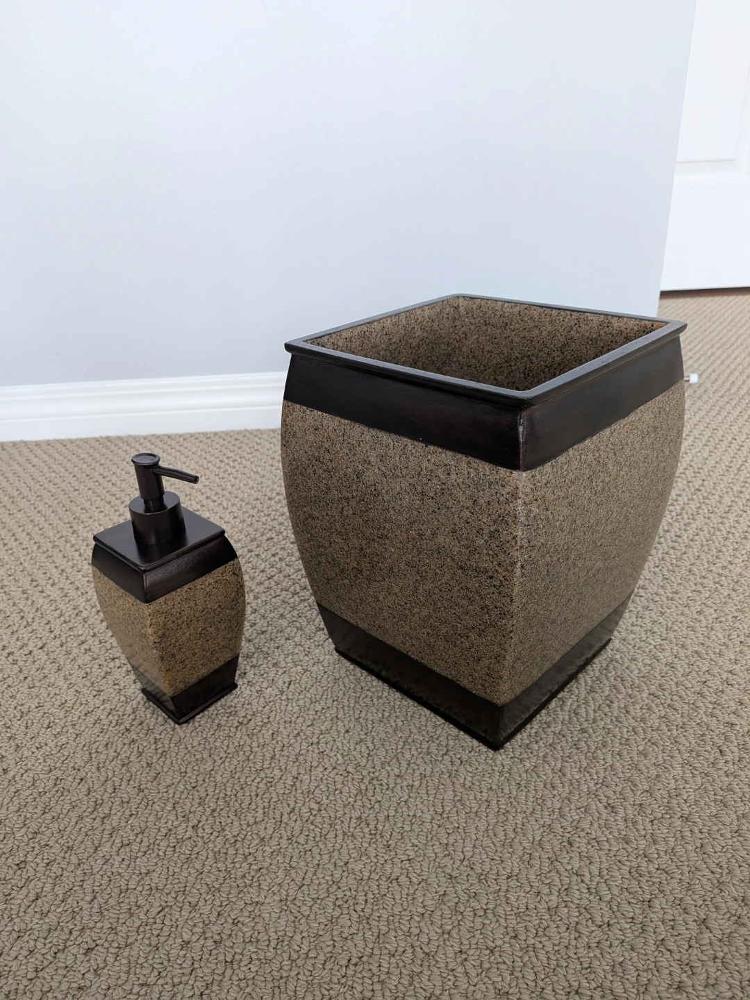 Ceramic Bathroom Waste Basket & Soap Dispenser - photo 3