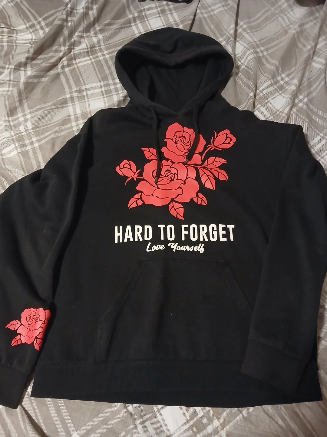 Amnesia Black Hoodie "Hard to Forget" Graphic Print Size M