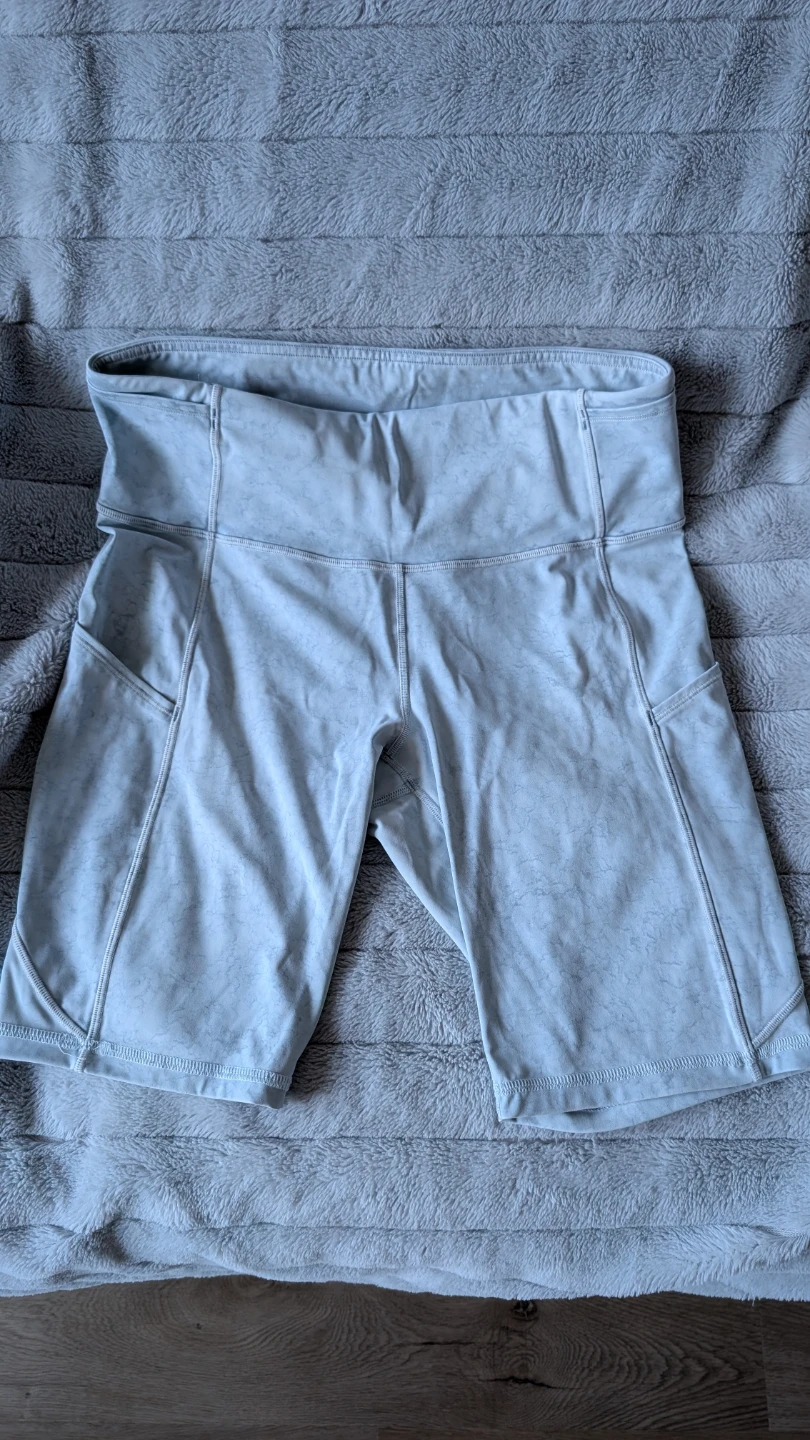 Lululemon biker Shorts Size 10 with pockets