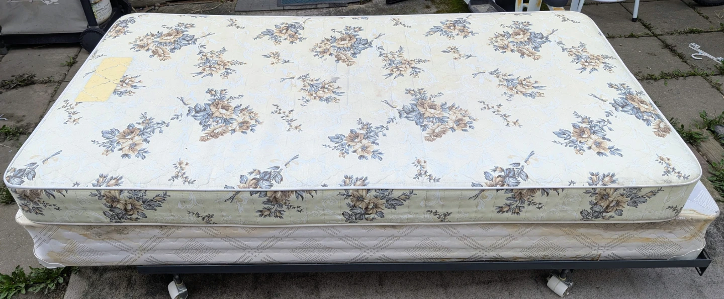 Single bed mattress with box spring and bed frame - photo 2