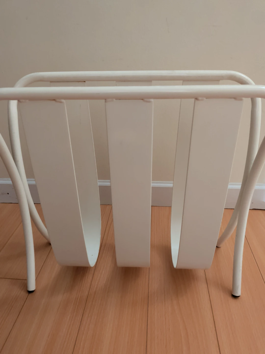 White Magazine Rack Holder