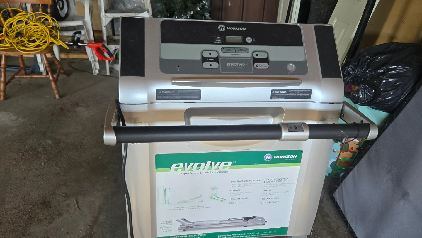 Horizon Evolve SG Treadmill - photo 2
