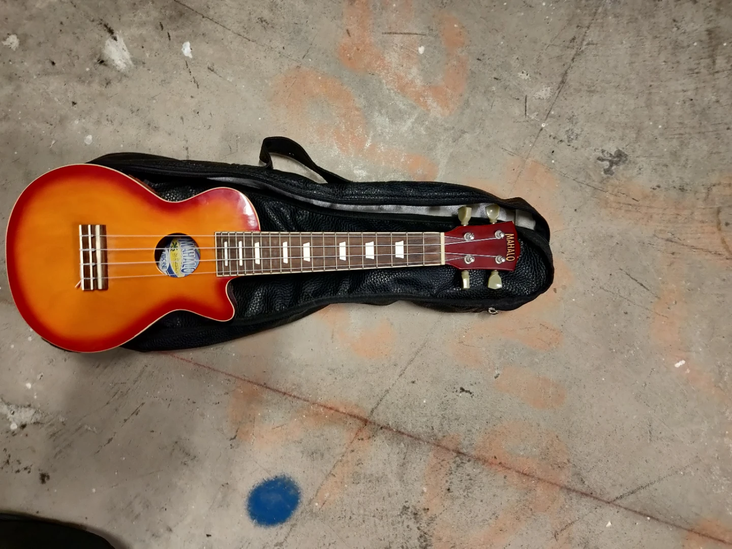Mahalo Ukulele with Gig Bag