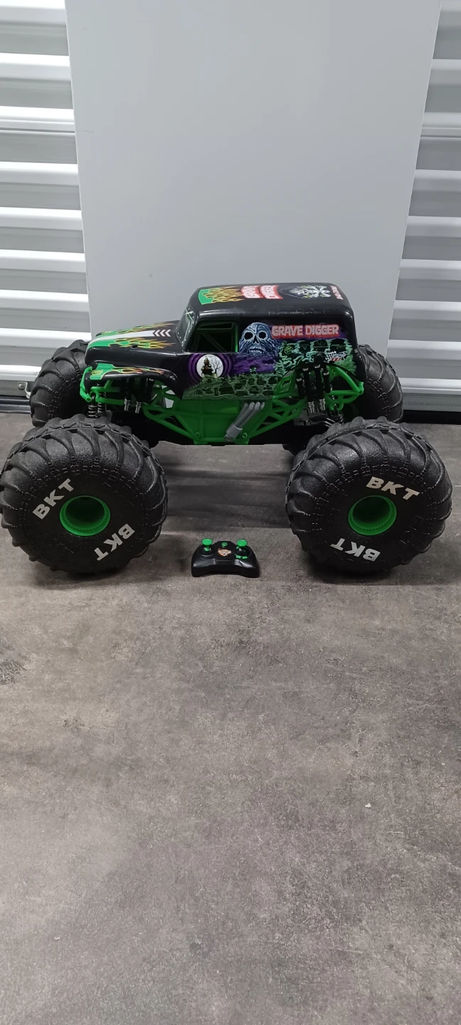 GRAVE DIGGER Remote control truck  rare Find