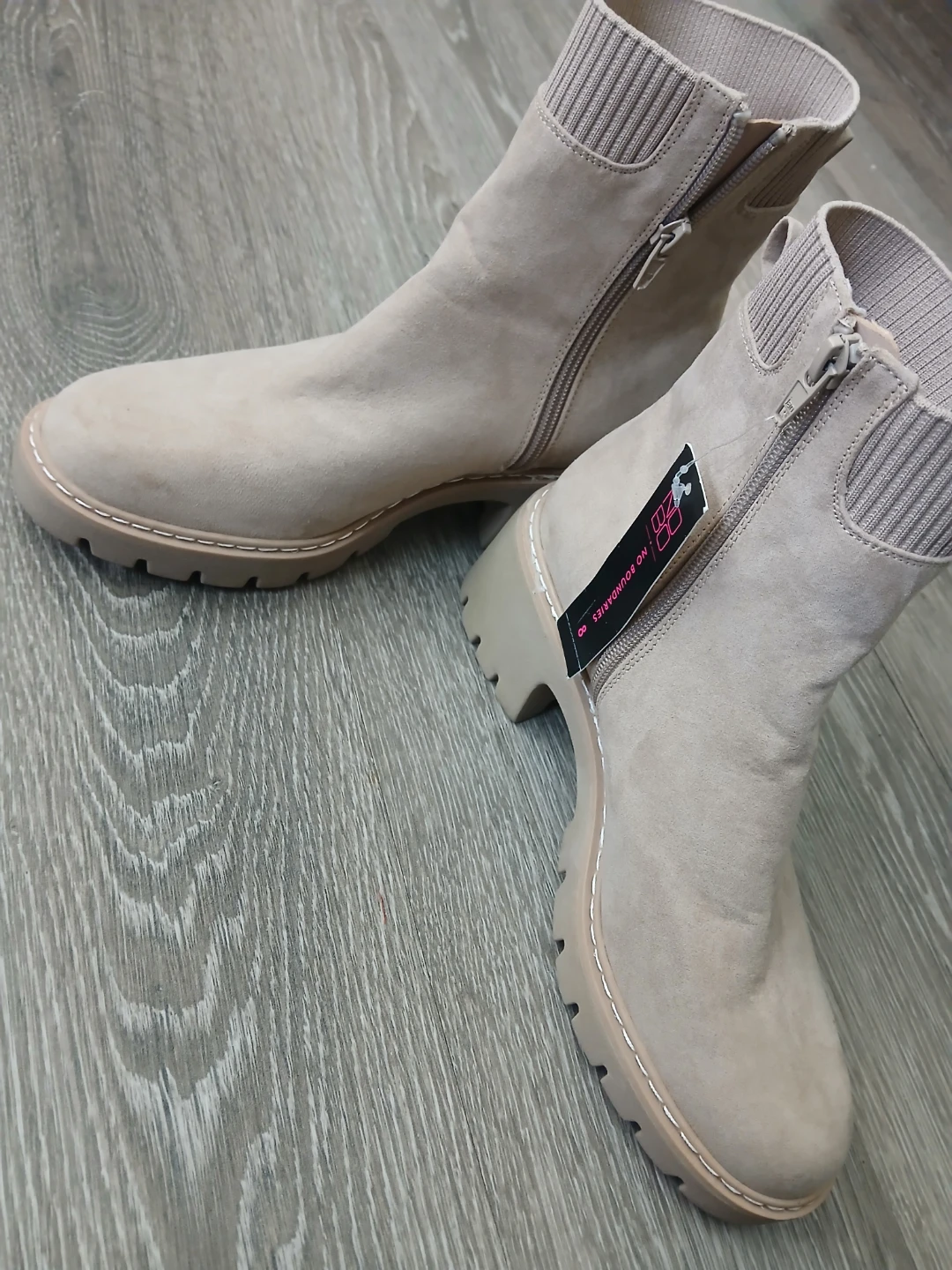 No Boundaries Women's Beige Suede Combat Boots Size 8