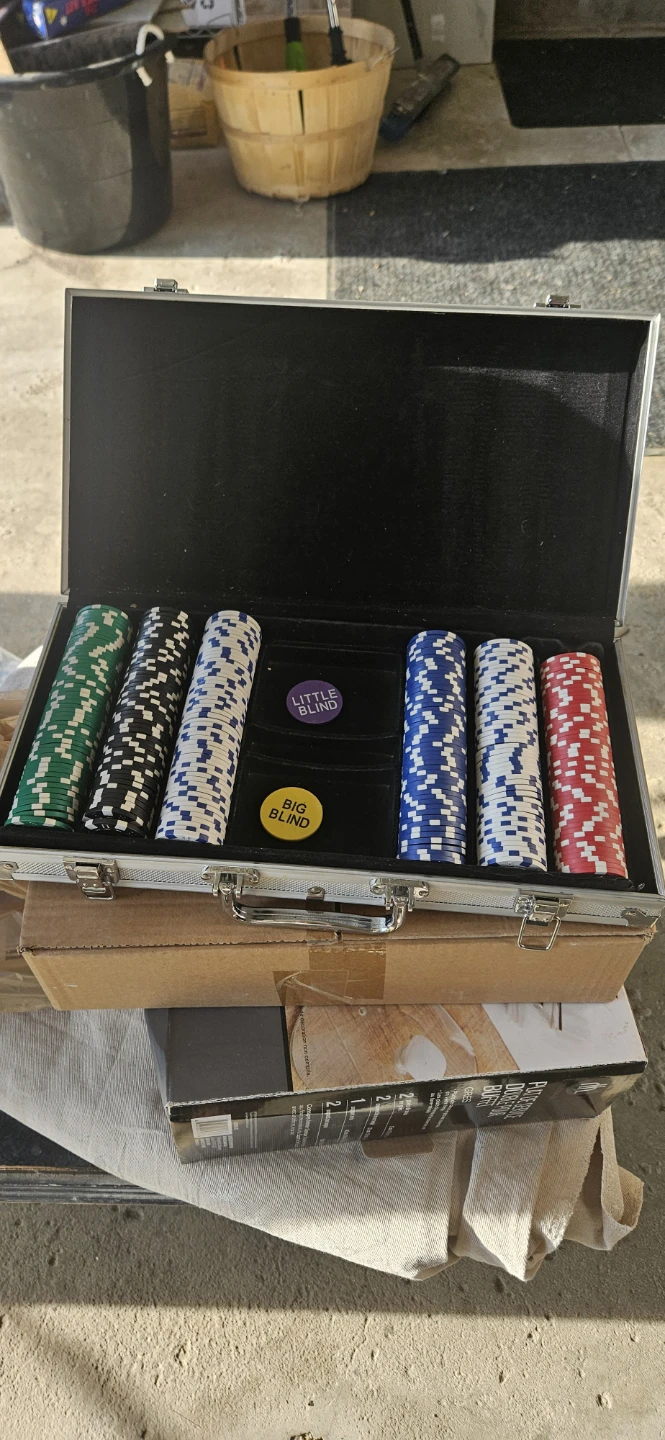 Poker Chip Set with Case - photo 2