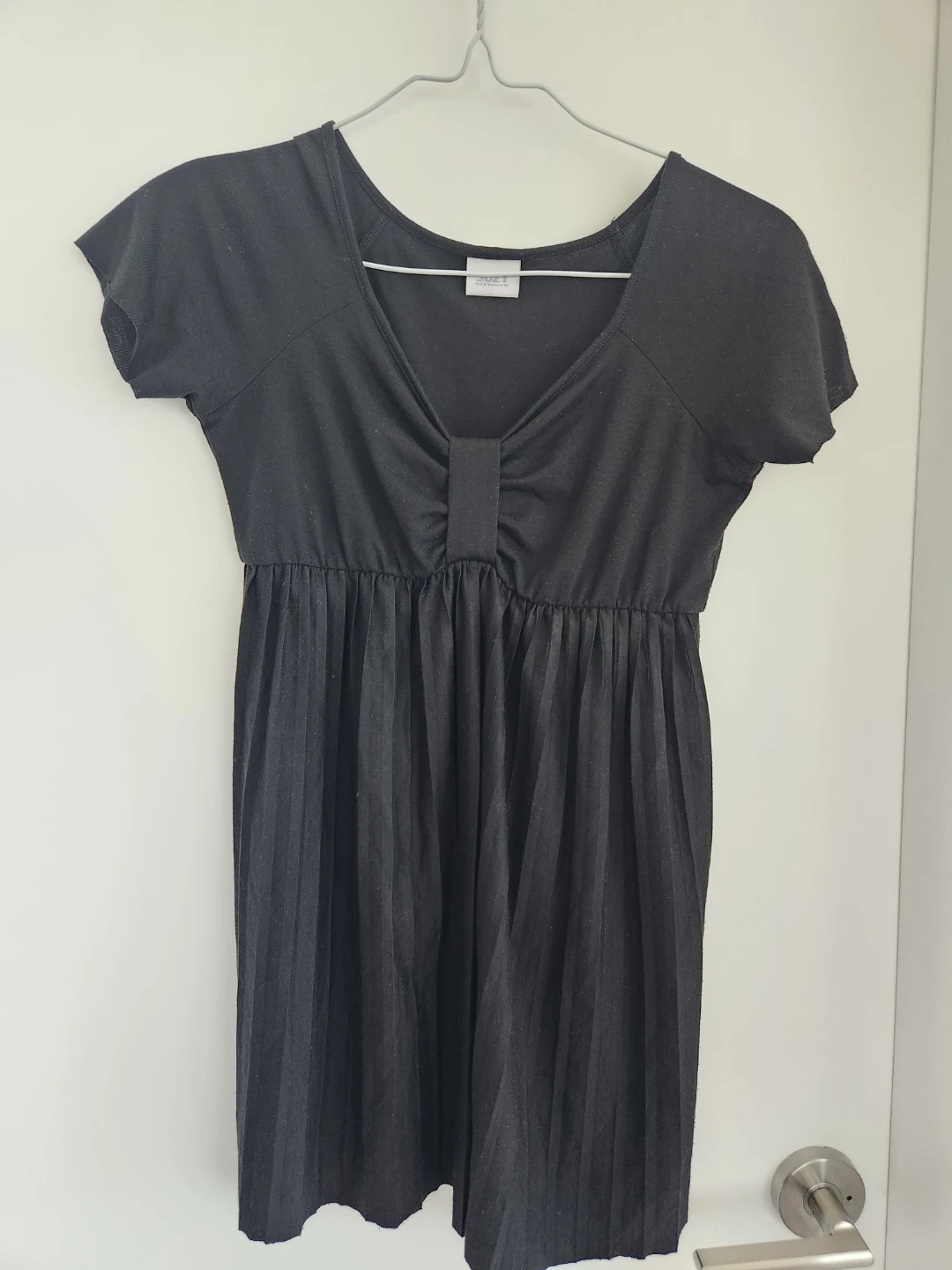 Black Short Sleeve Pleated Dress
