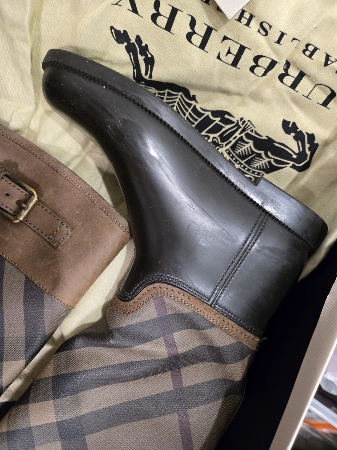 Burberry Rain Boots - photo 2