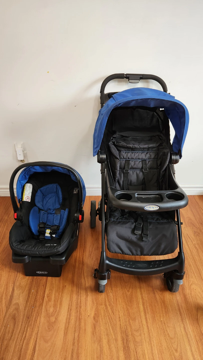 Graco Click connect Car Seat with Cover and Stroller with Cover