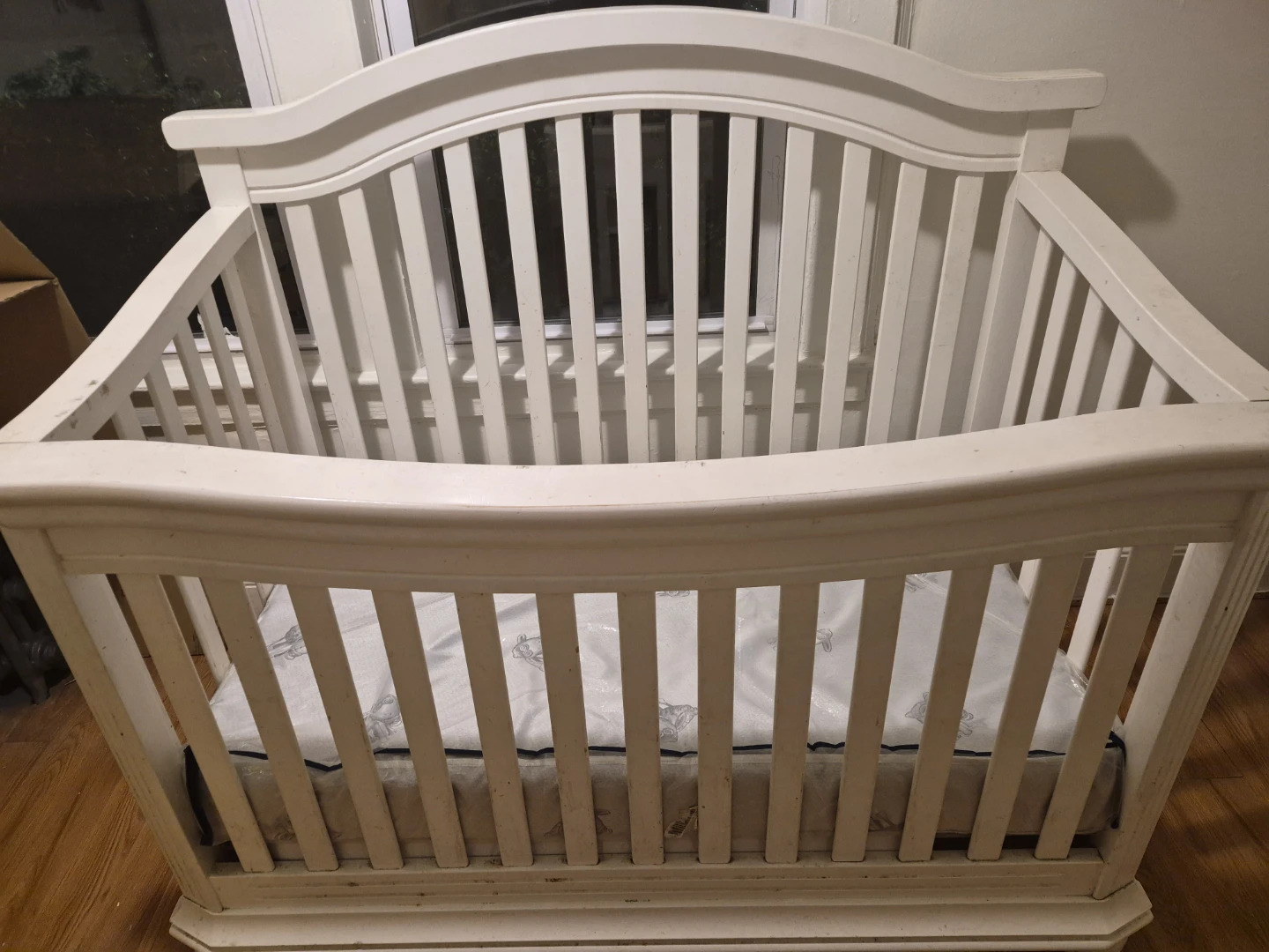 White Convertible Crib with Mattress - photo 2