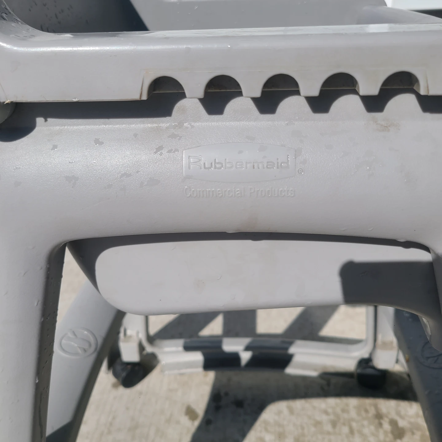 Rubbermaid Commercial Products High Chair - photo 3
