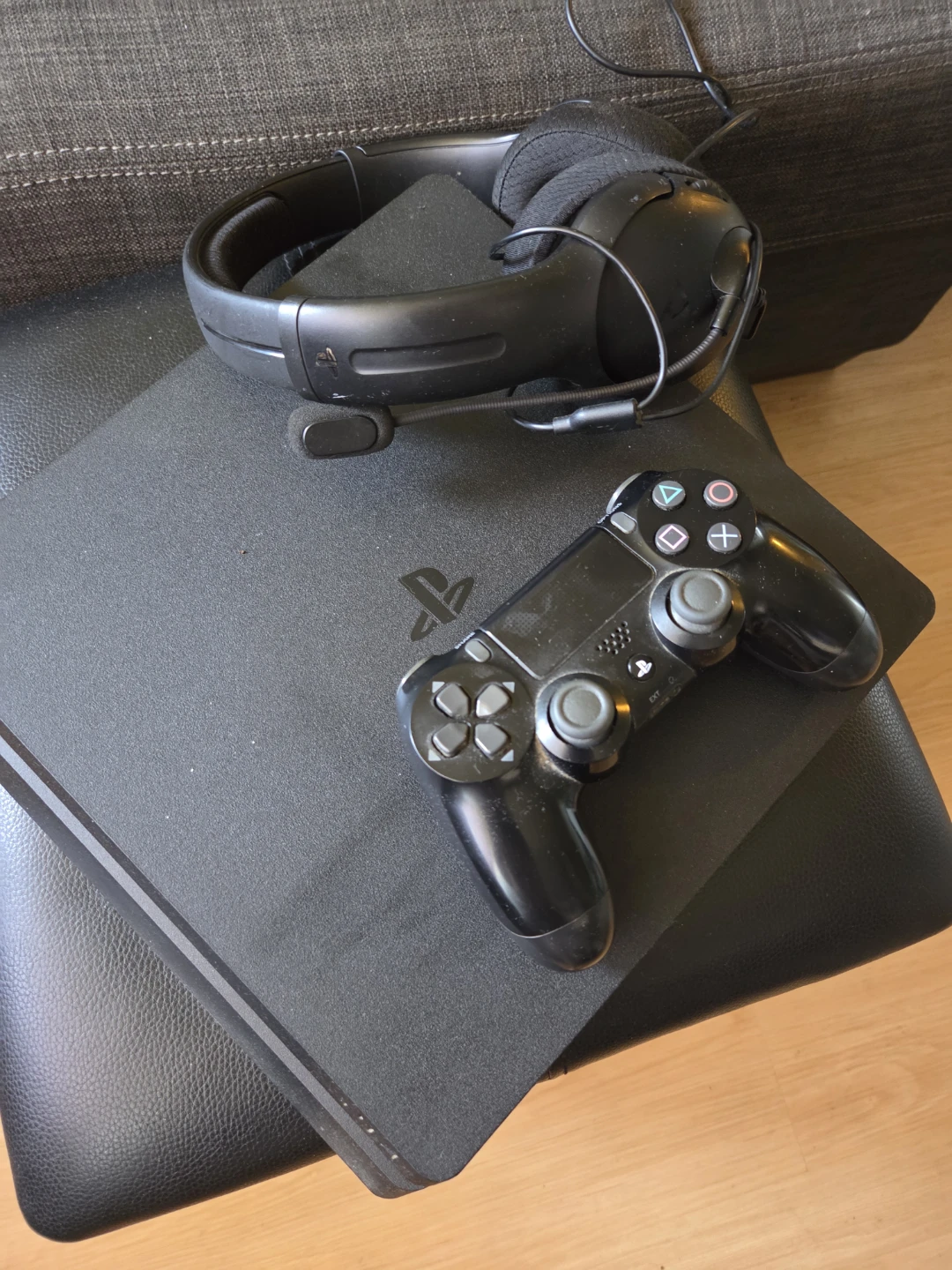 Playstation 4 Slim Console with Controller and PS Headset