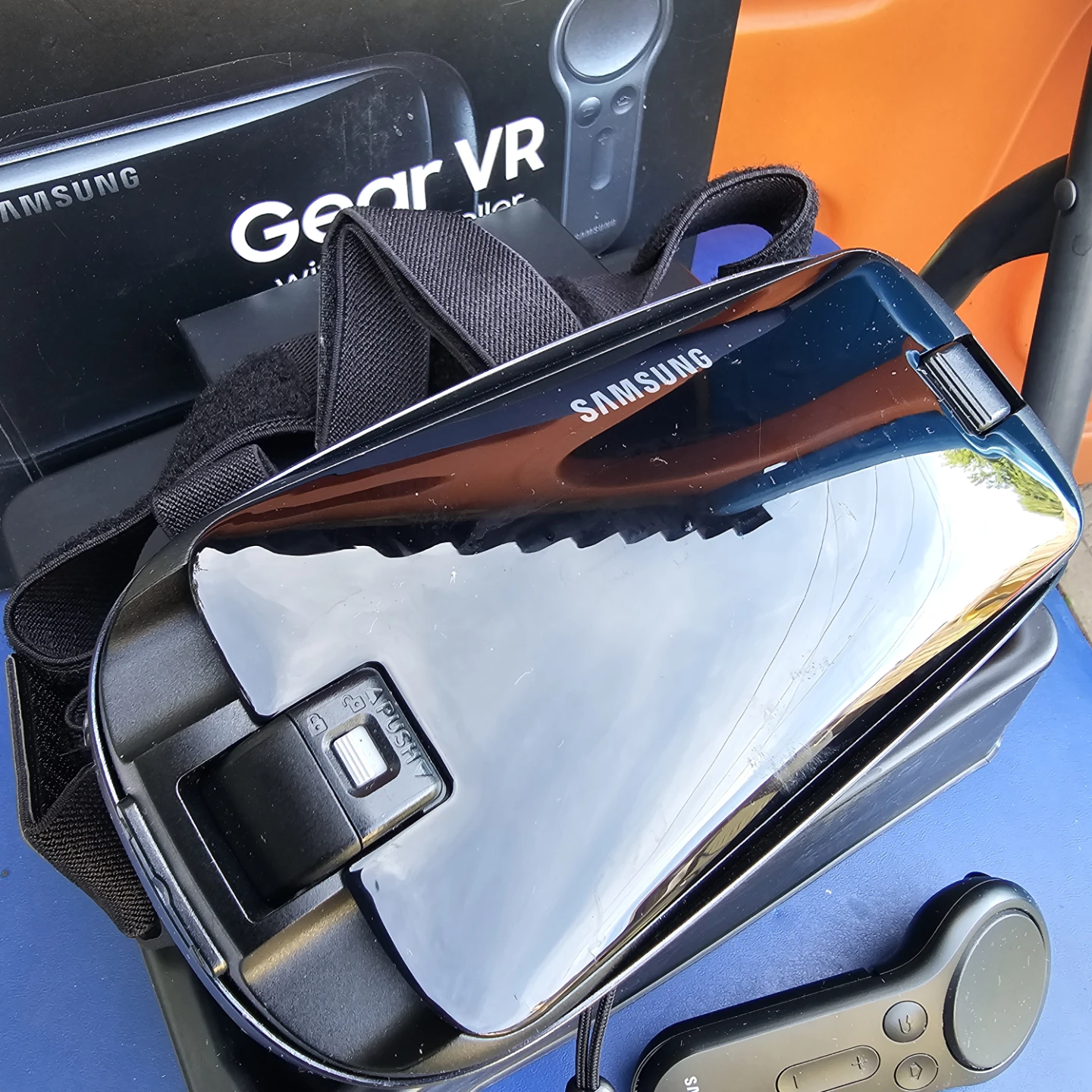 Samsung Gear VR with Controller - photo 2