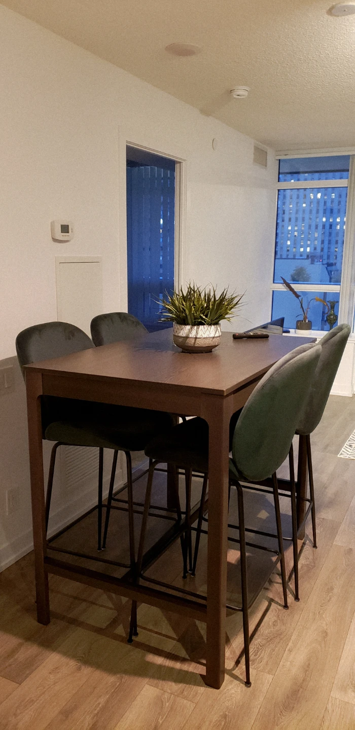 Dining table + bar stools set