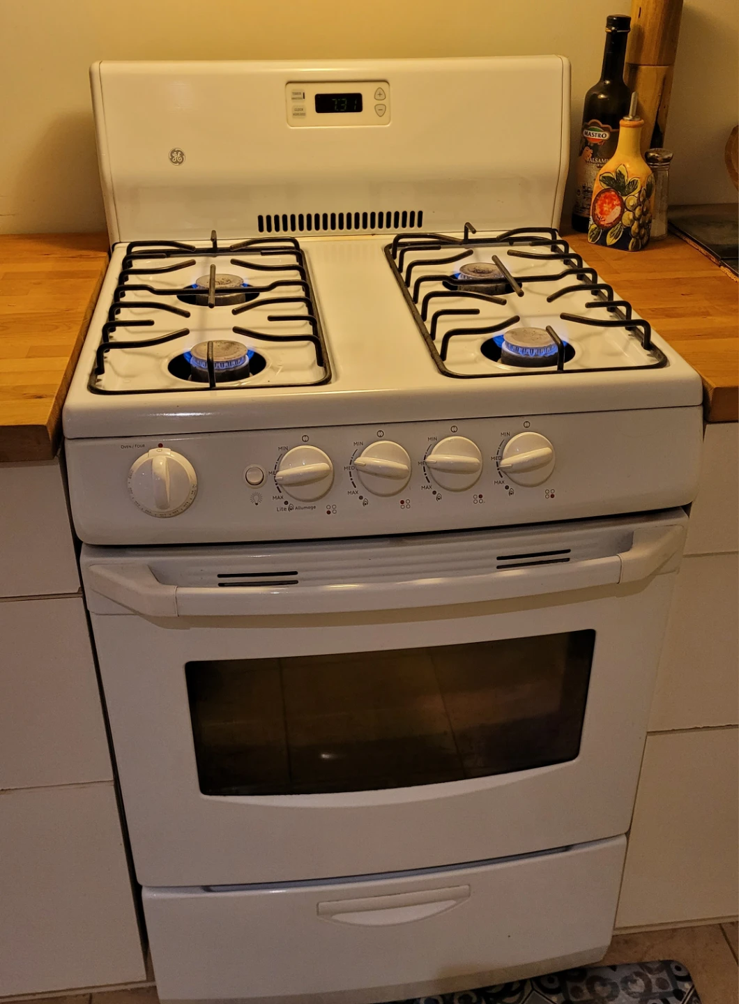 GE White Gas Range