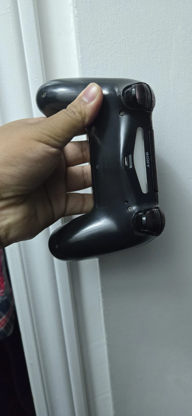 Black Sony PlayStation 4 DualShock 4 Controller - photo 2
