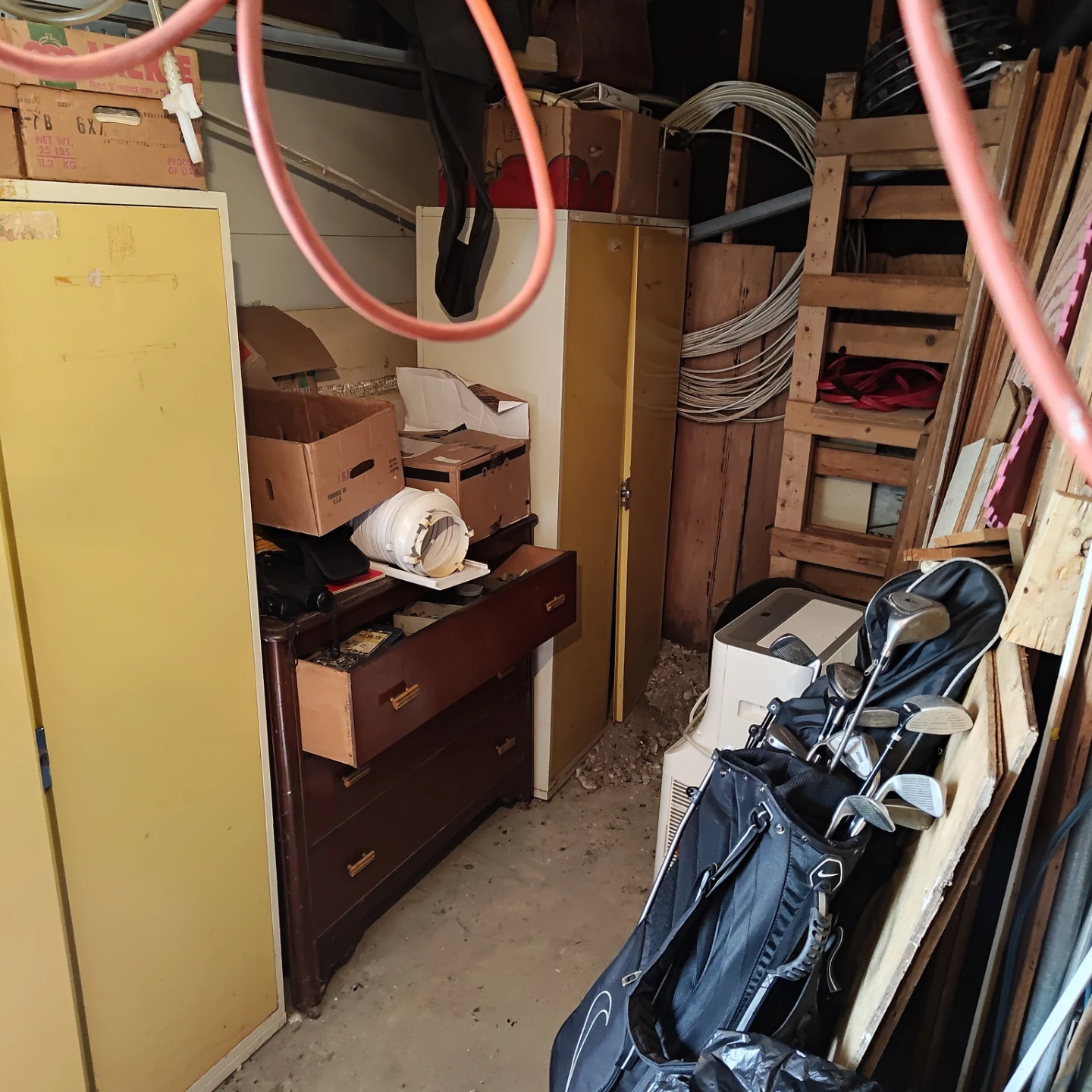 Tall metal storage cabinet with shelves - photo 3