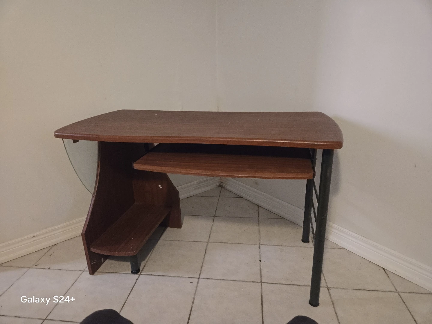 Wood Grain Computer Desk with Keyboard Tray