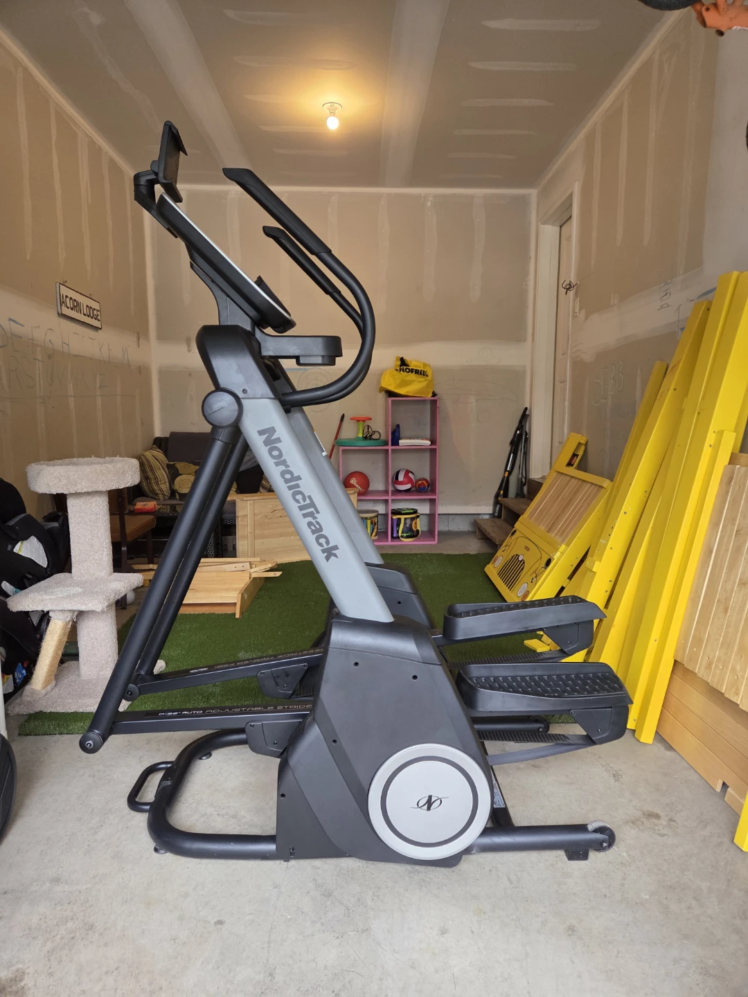 NordicTrack Freestrider Trainer FS5i Elliptical - photo 2