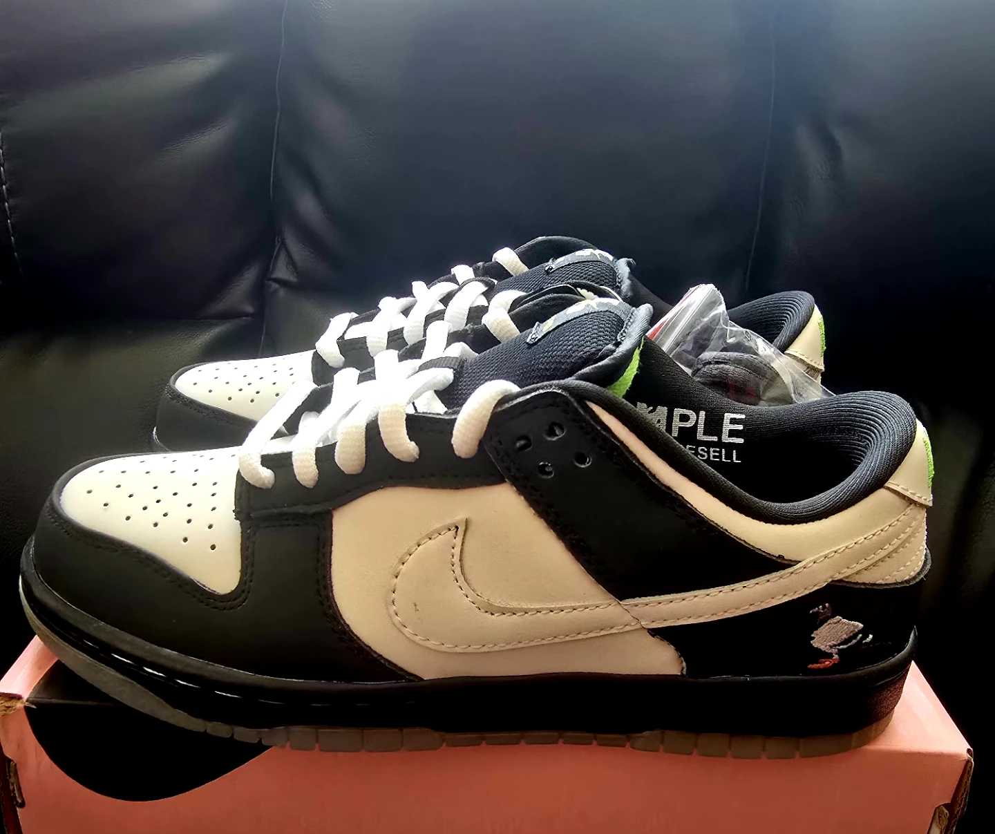 Brand new Nike Dunks SB Panda pigeon special  edition sale - photo 4