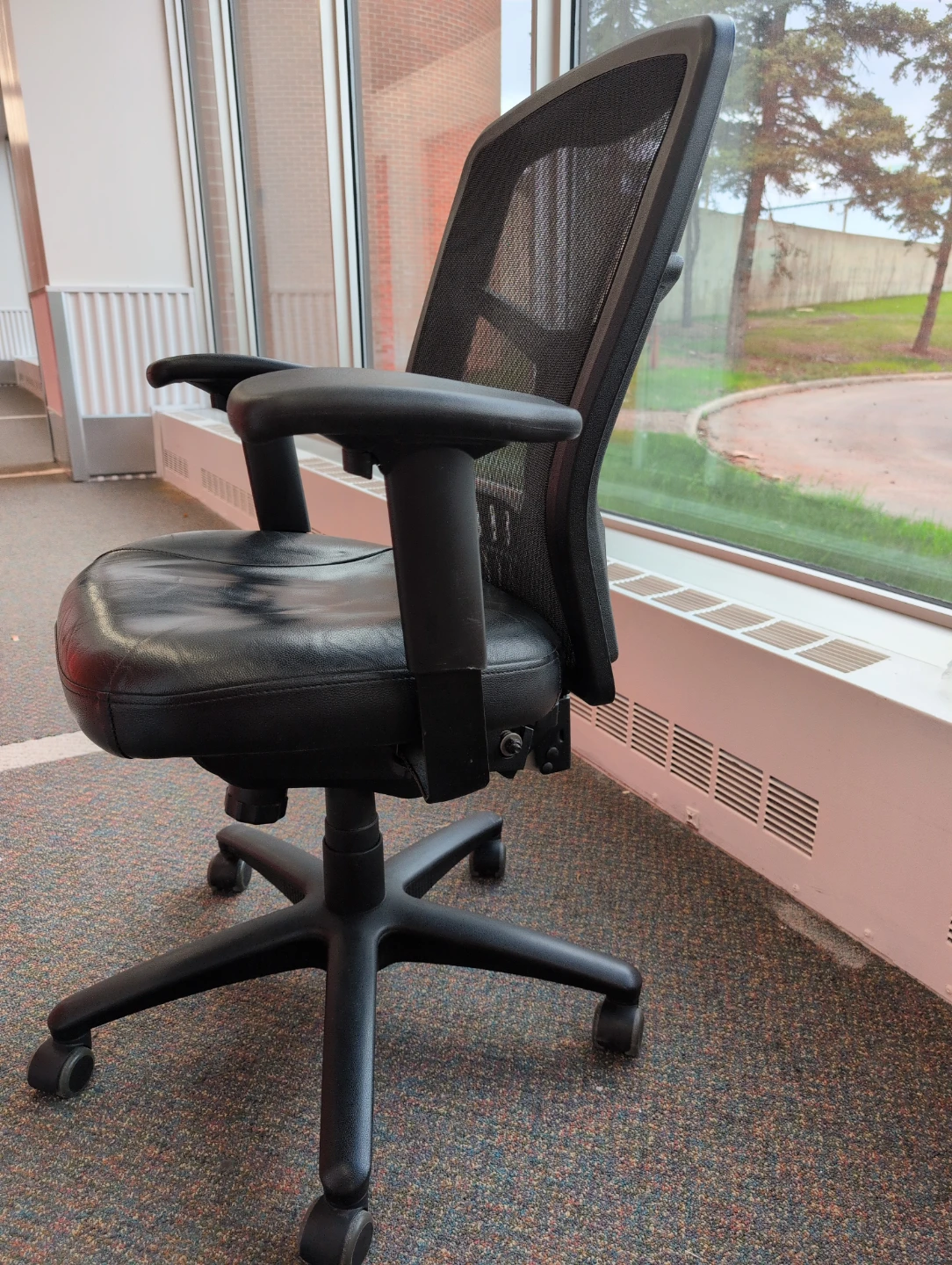 Black Office Chair with Mesh Back - photo 2