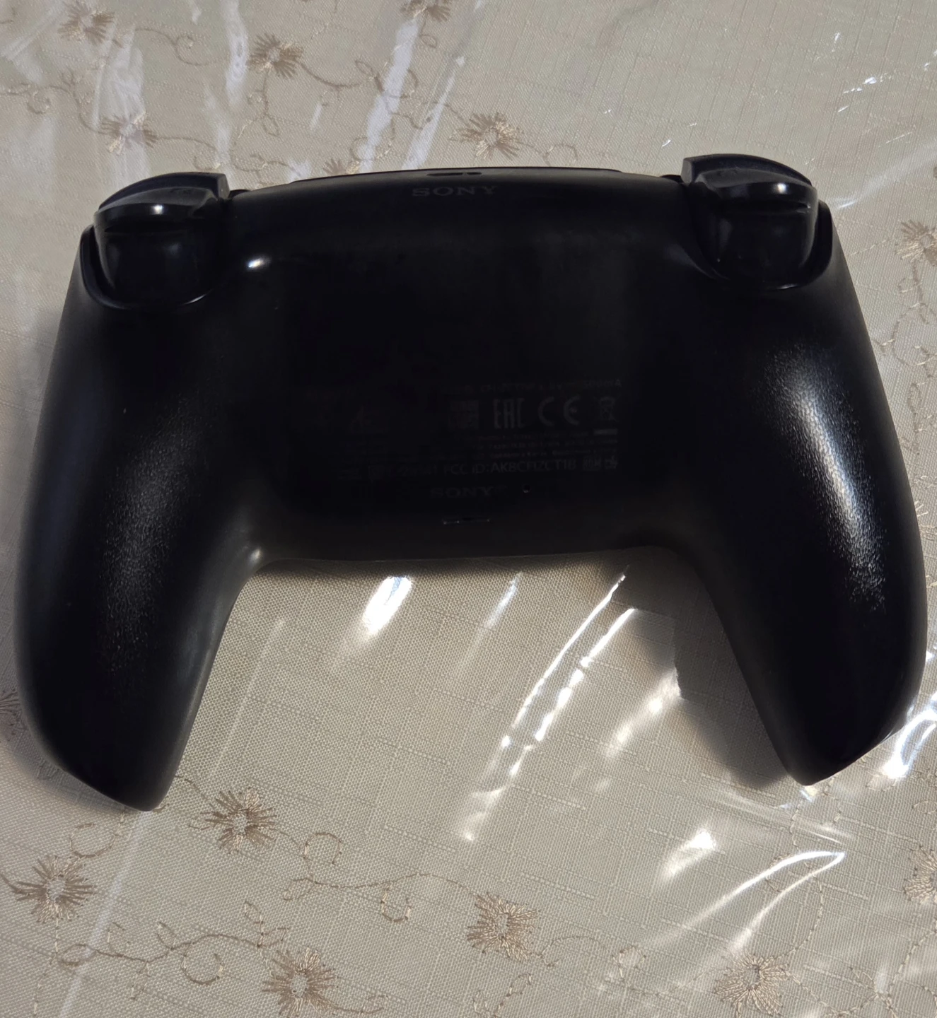 Sony PlayStation 5 DualSense Wireless Controller - White & Black - photo 4