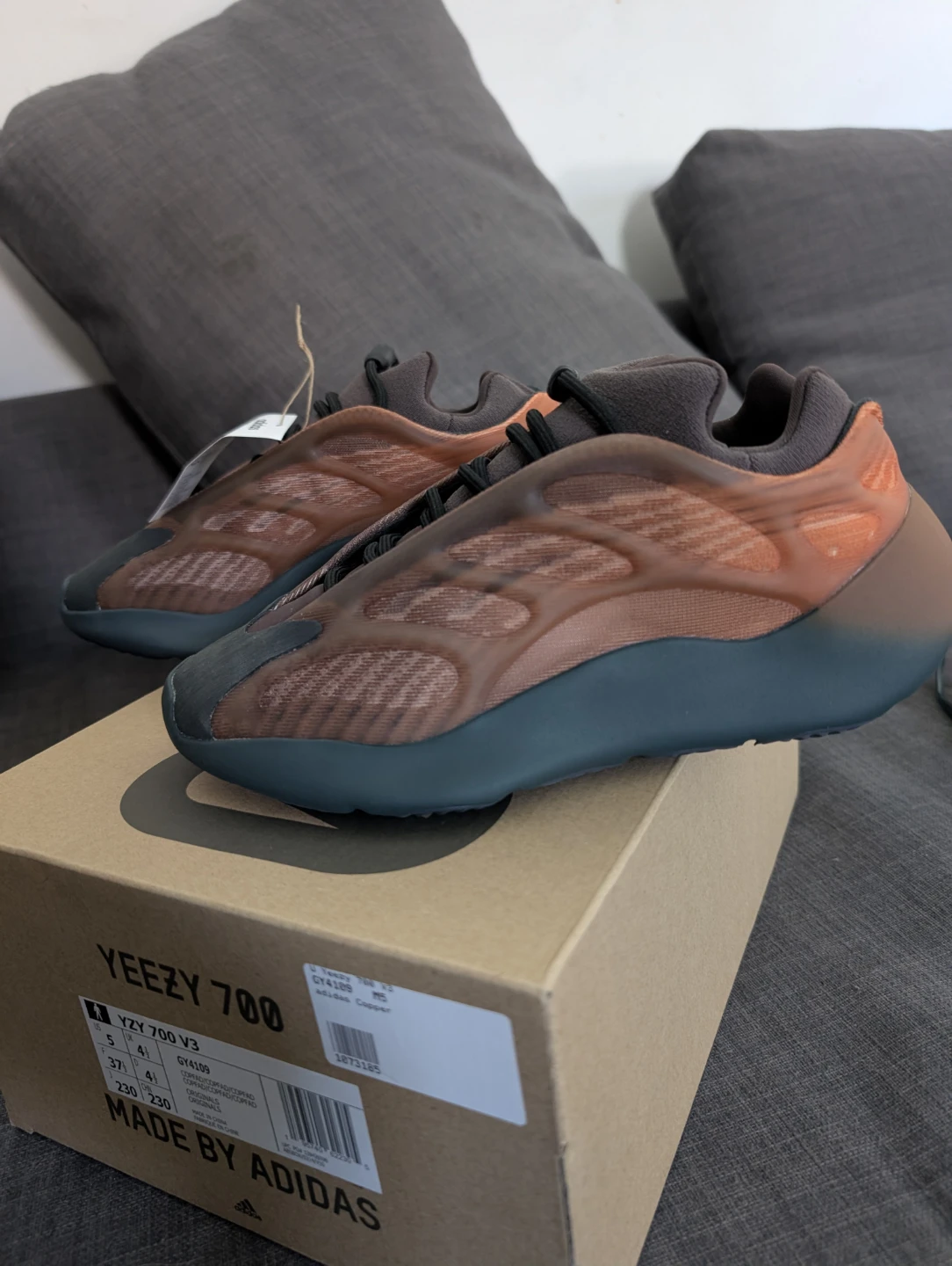 Adidas Yeezy 700 V3 GY4109 "Copper" Size 5 US - photo 3
