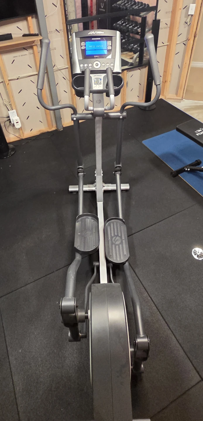 Life Fitness Elliptical Machine - photo 4