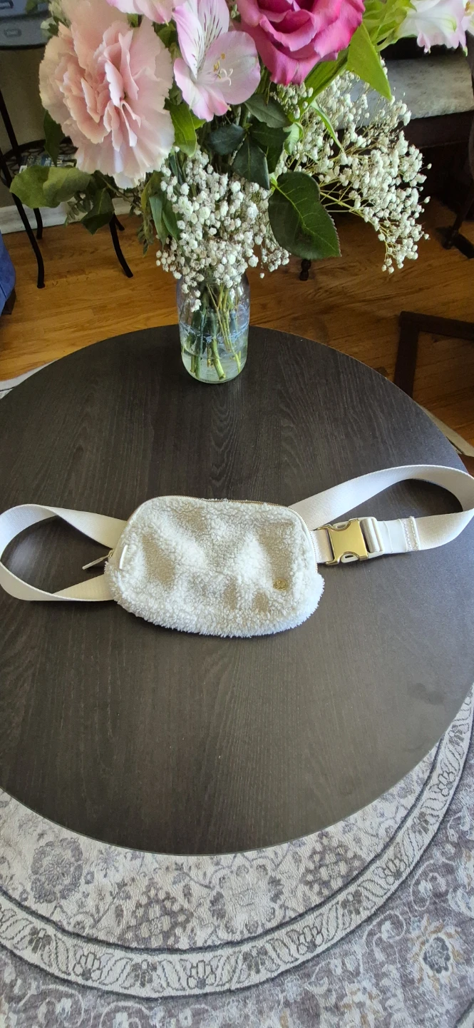 Lululemon Everywhere Belt Bag - Fleece