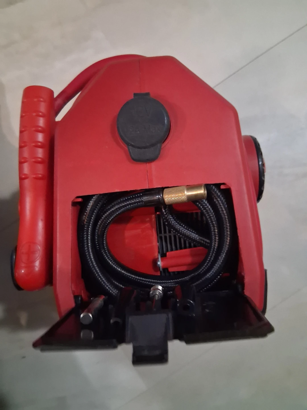 Motomaster 900A Booster Pack with Air Compressor - photo 5