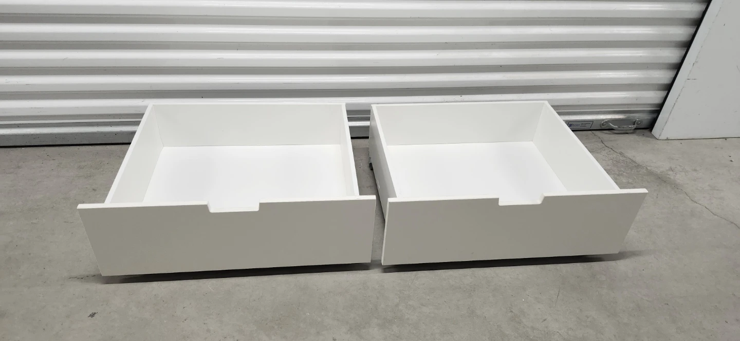 Under bed box with wheels of 2 , one for $10