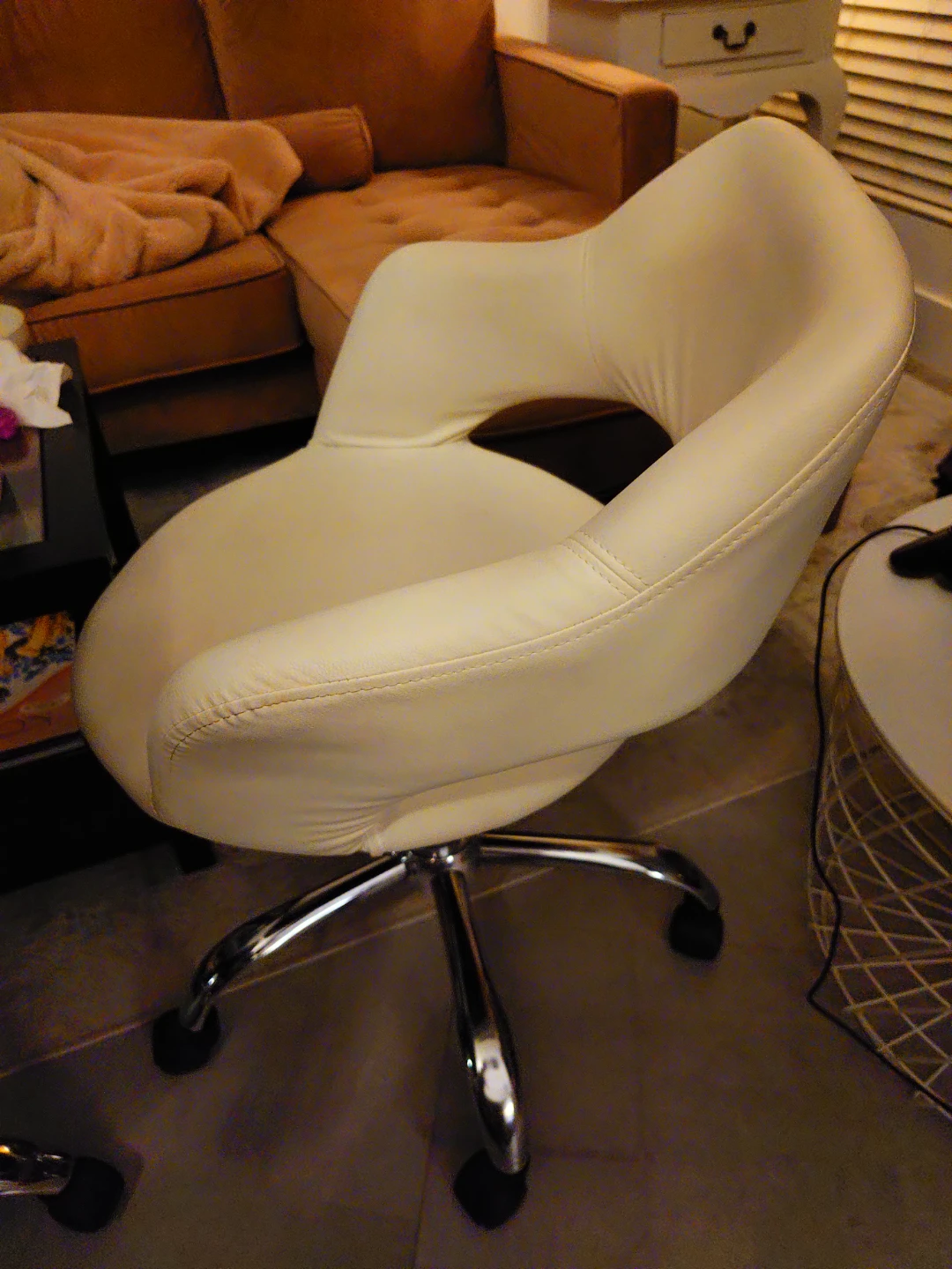 White Faux Leather Swivel Office Chair - photo 5