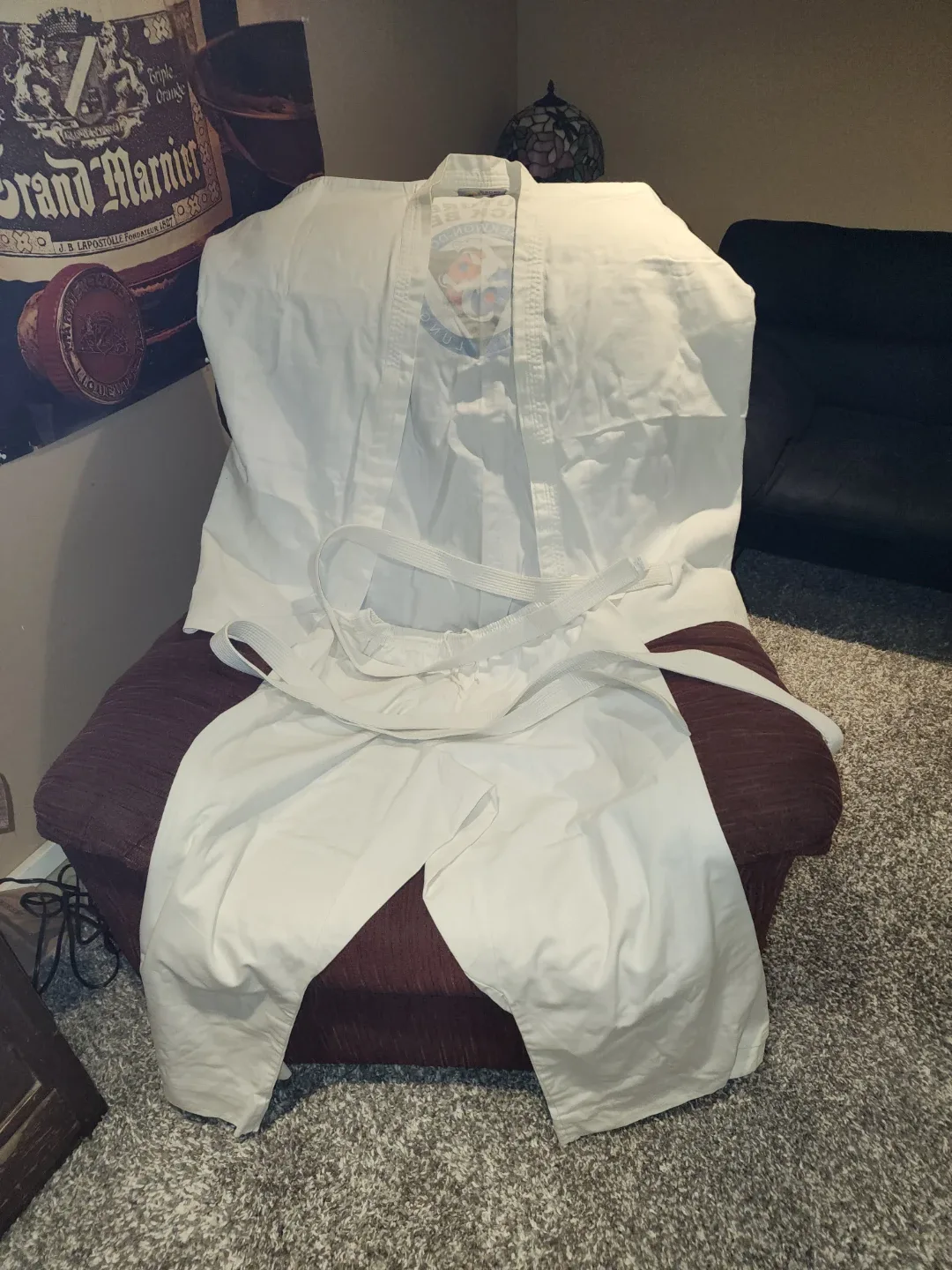 White taekwan-do Gi Uniform with Belt