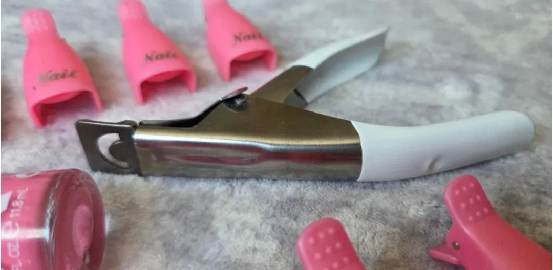 Nail polish, clipper, + gel remover clips 💅 - photo 3