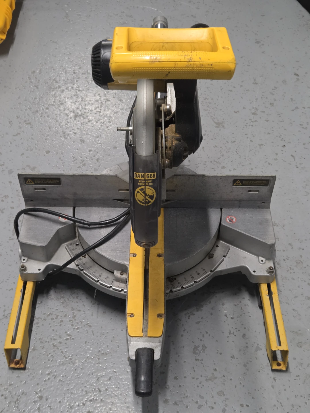 DeWalt DW708 12" Sliding Compound Miter Saw - photo 5