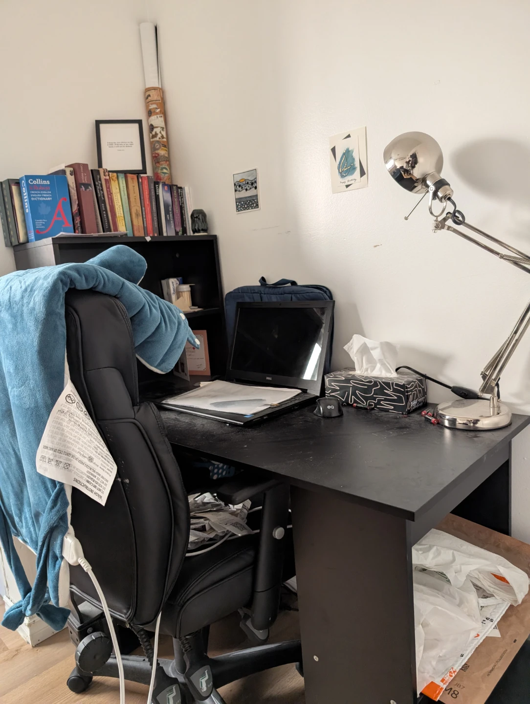 Black computer desk with bookshelf with swivel chair - photo 2