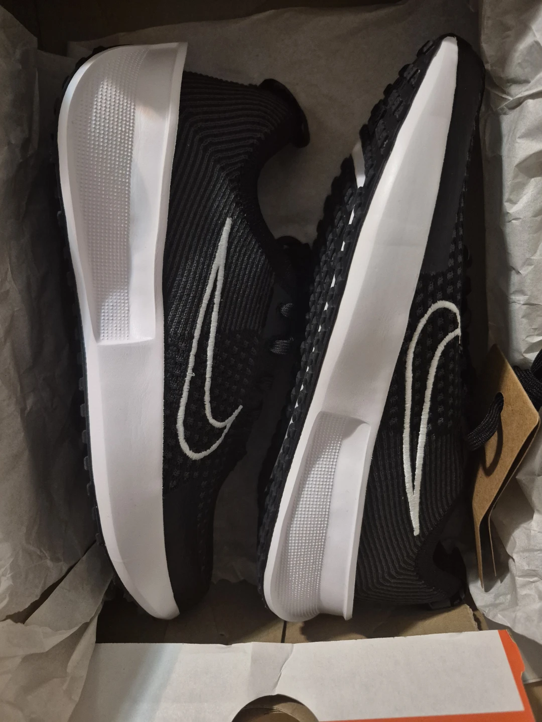 BNIB)Nike Size 7 Interact Run Women's Running Shoes Black/White - photo 4